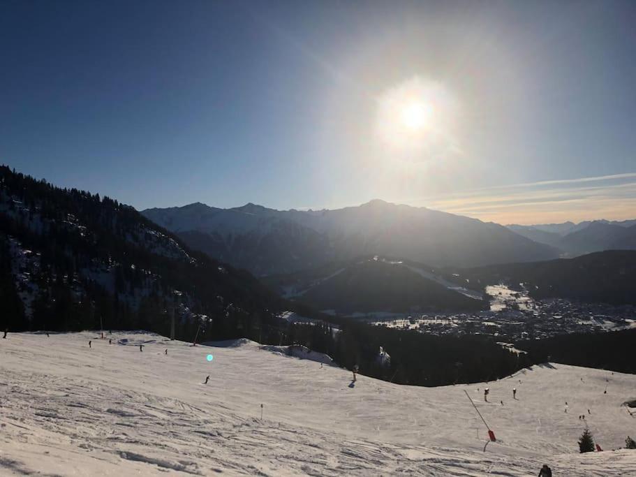 Sonniges Apartment In Seefeld Зеефелд в Тирол Екстериор снимка